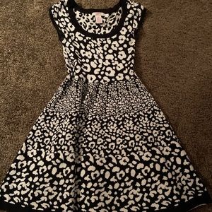 Women's sleeveless trapeze dress